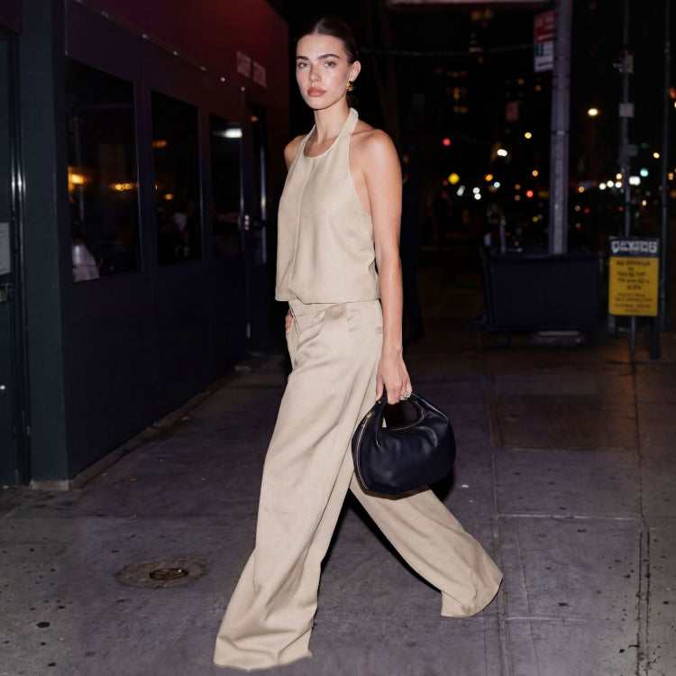 woman walking on sidewalk at night carrying the Aoyama 2 in black/gold
