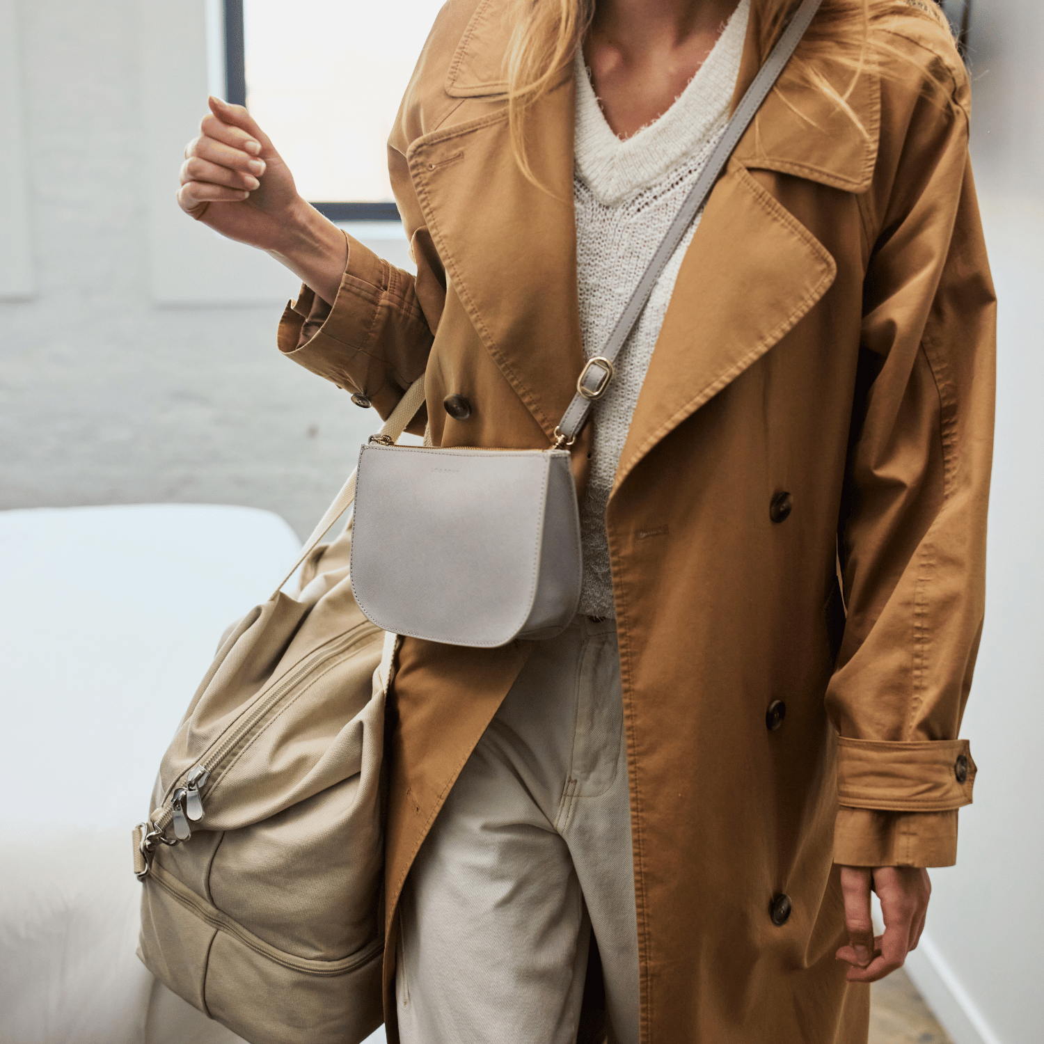 Lo & Sons Waverley 2 Belt Bag - Saffiano Leather - LightGrey/Gold Lo & Sons Waverley 2 Belt Bag - Saffiano Leather - LightGrey/Gold
