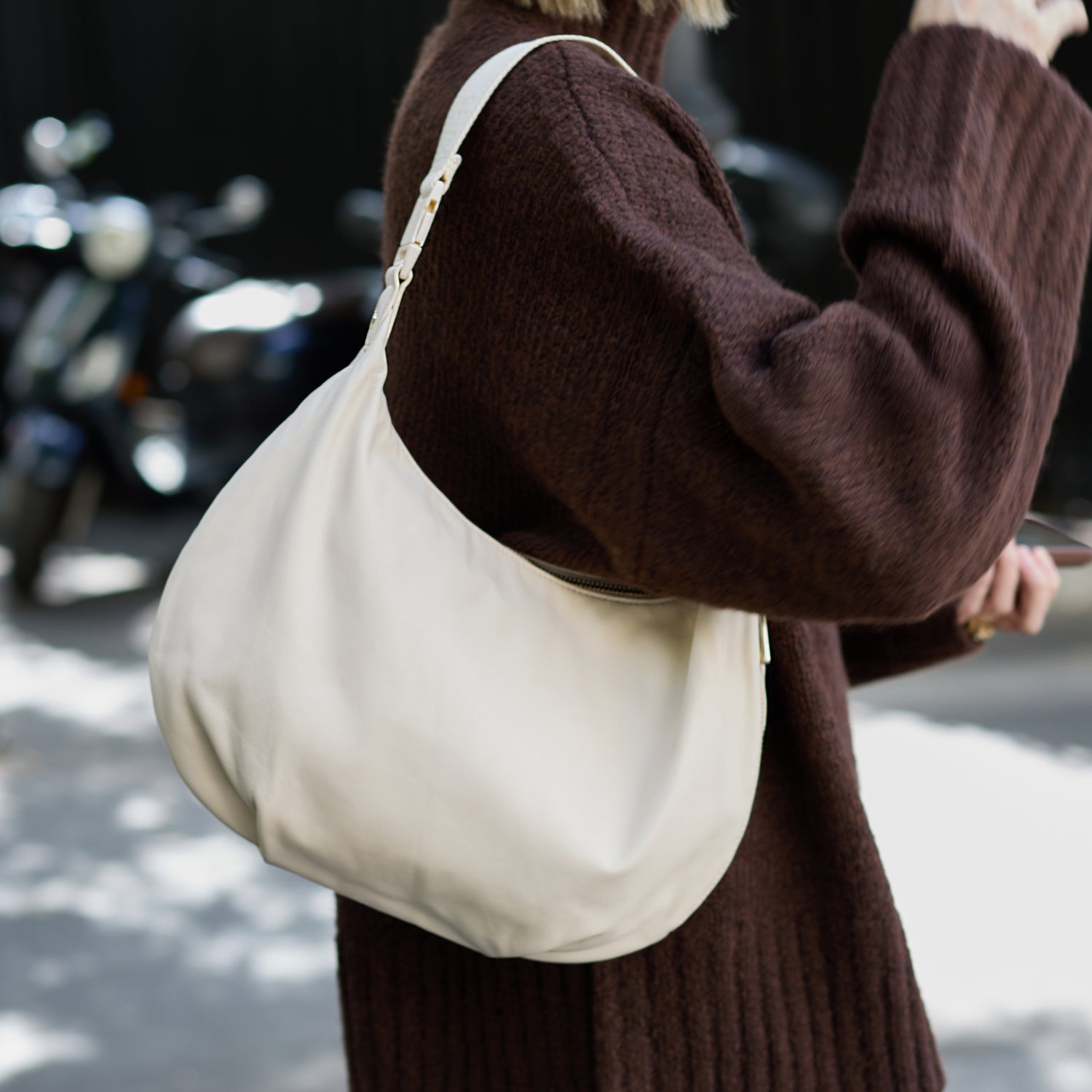 Lo & Sons Aoyama Crescent Crossbody Bag - Leather - Ivory
