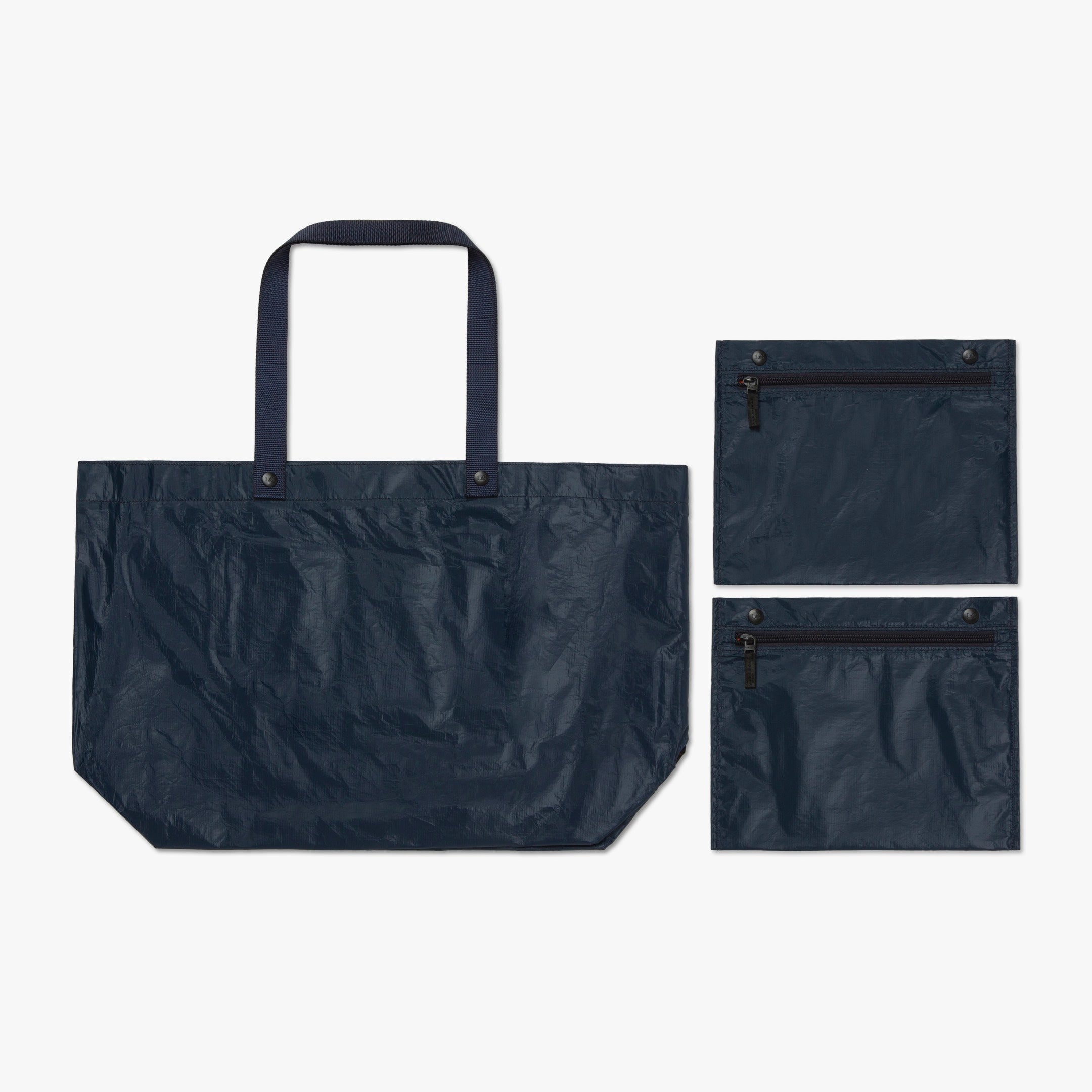 Front with pouches - The Del Mar Packable Tote Large - Navy - Lo & Sons
