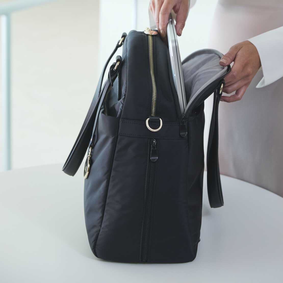 External padded laptop compartment on The O.G. 2 bag