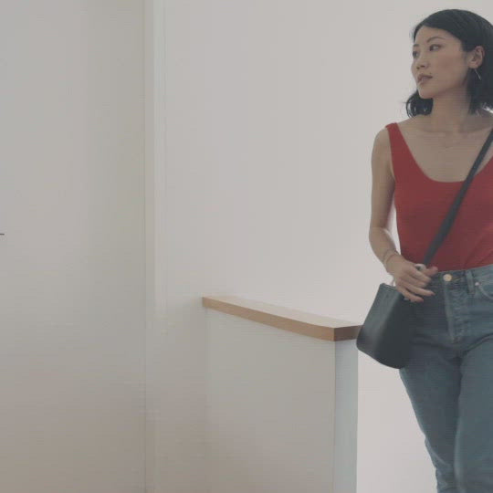 demo of Lo & Sons Pearl modular straps