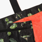 Lo and Sons Del Mar Packable Tote Large Leaf Print interior pouch buttons closeup