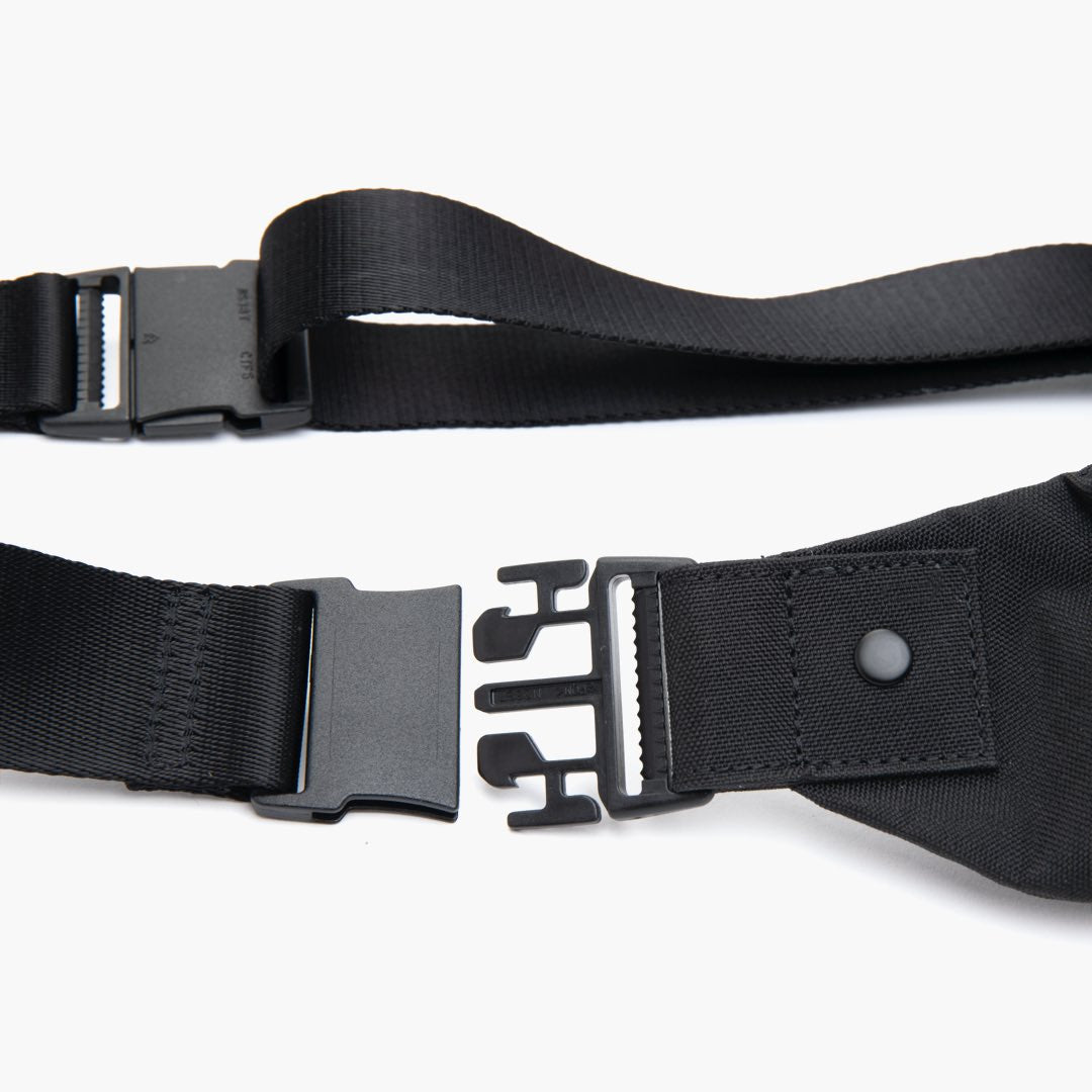 Strap buckles - Bond - 600D Recycled Poly - Black / Light Grey - Fanny pack - Lo & Sons