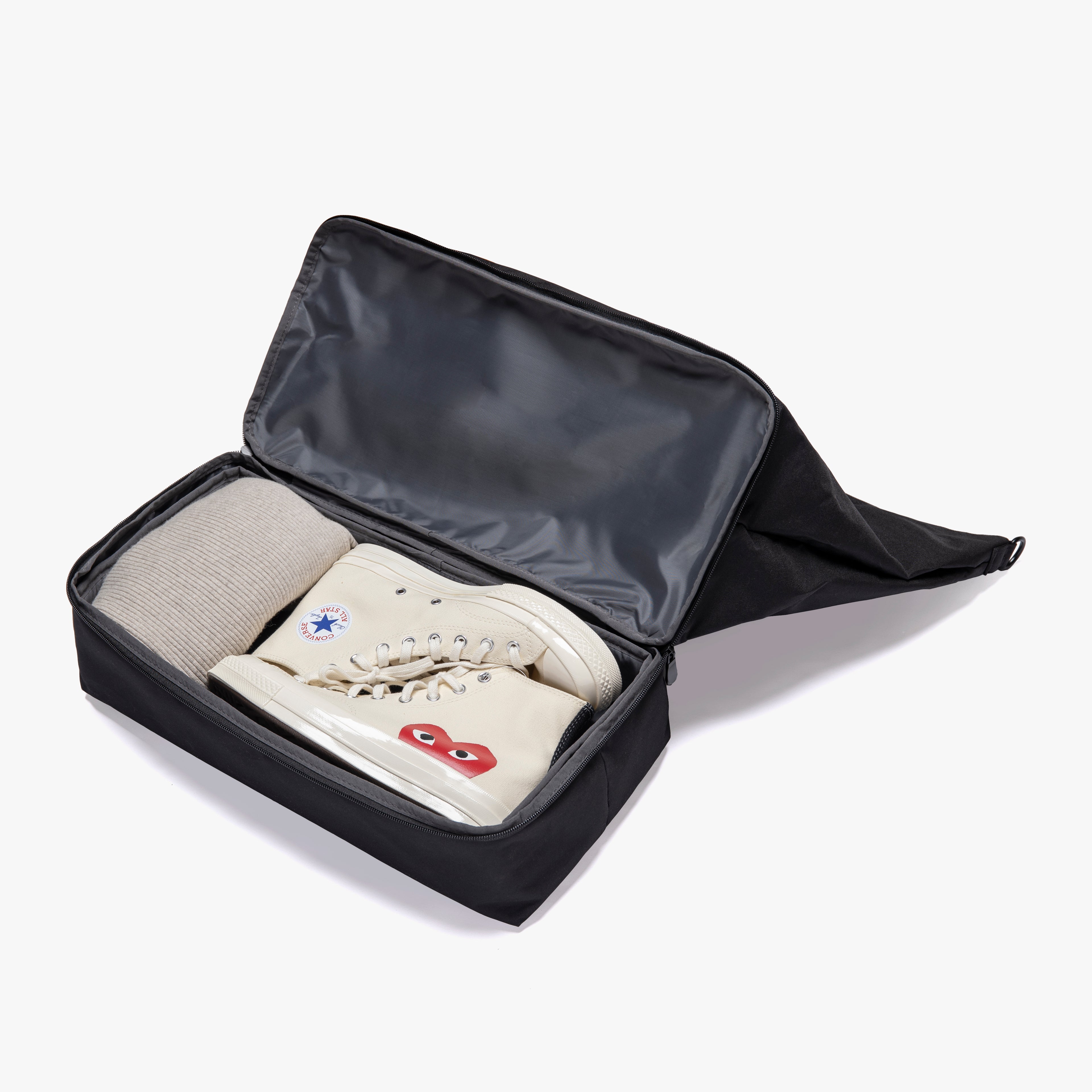 Bottom shoe compartment - Catalina Deluxe - 600D Recycled Poly - Onyx / Black / Dark Grey - Weekender - Lo & Sons