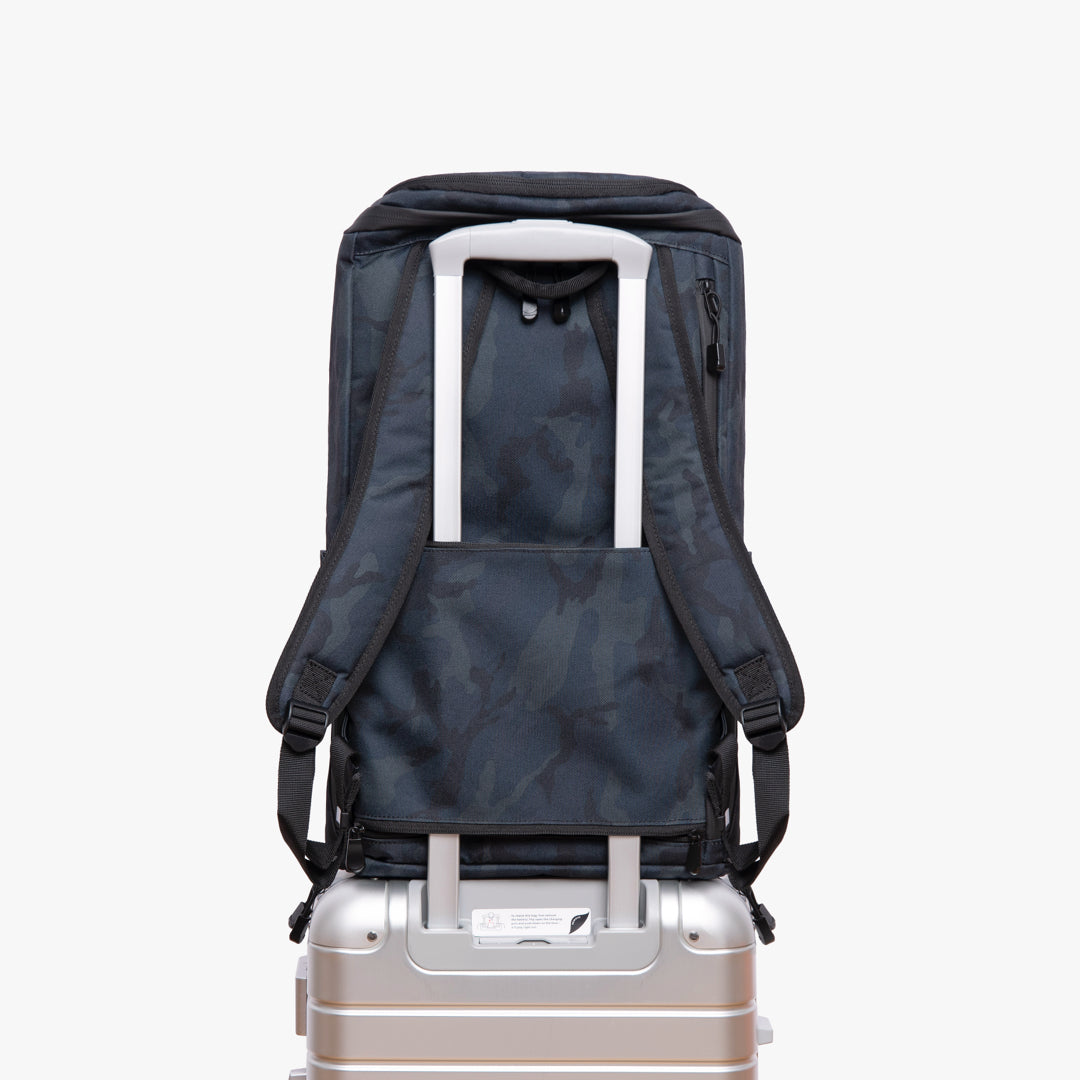 Suitcase sleeve - Hakuba - 600D Recycled Poly - Navy Camo - Laptops - Lo & Sons