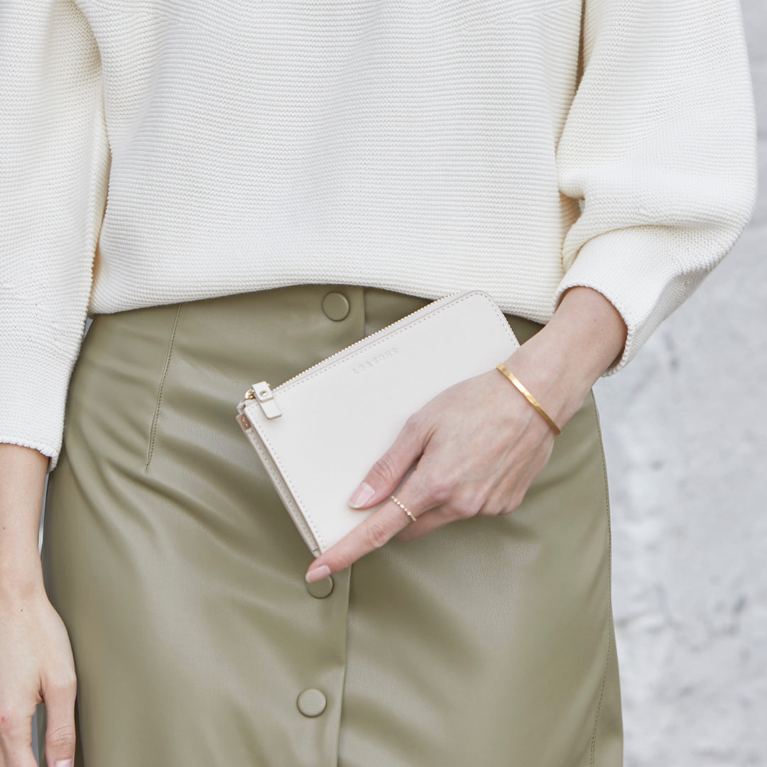 Held in hand - The Leather Wallet - Saffiano Leather - Ivory / Gold / Camel - Small Accessory - Lo & Sons