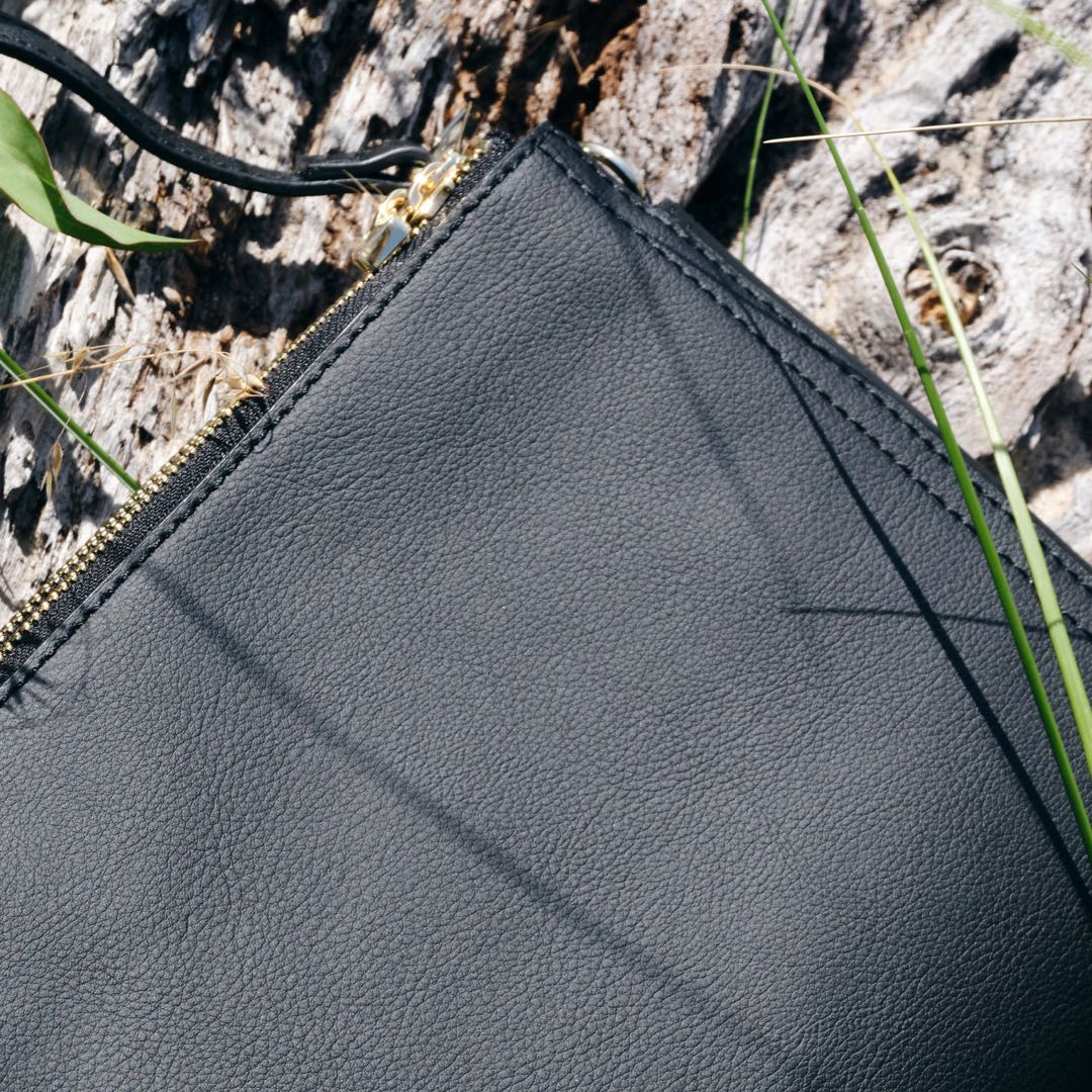 Material close up - Pearl - Cactus Leather - Black / Gold / Camel - Crossbody Bag - Lo & Sons
