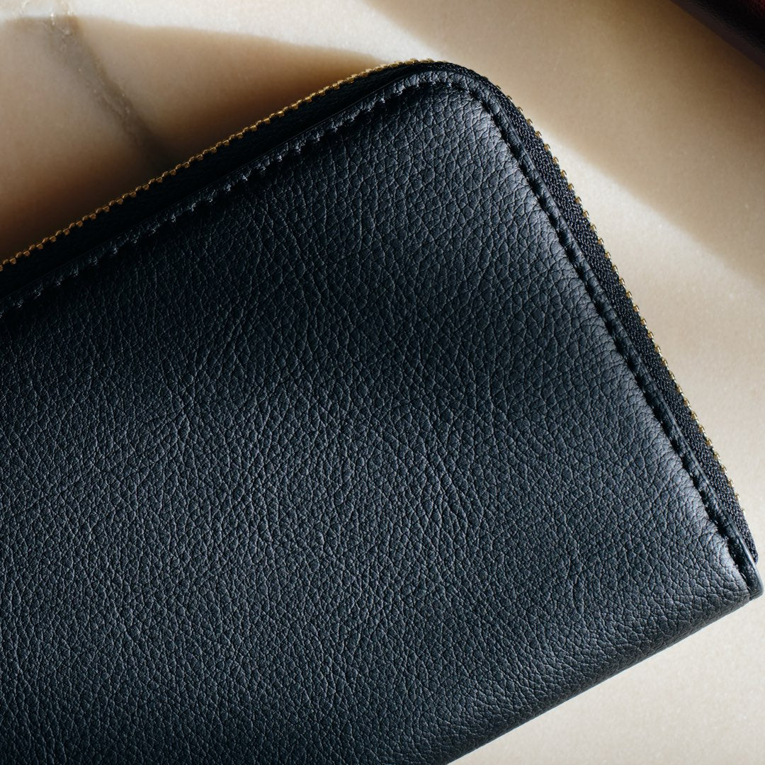 Material close up - Leather Wallet - Cactus Leather - Black / Gold / Camel - Small Accessory - Lo & Sons