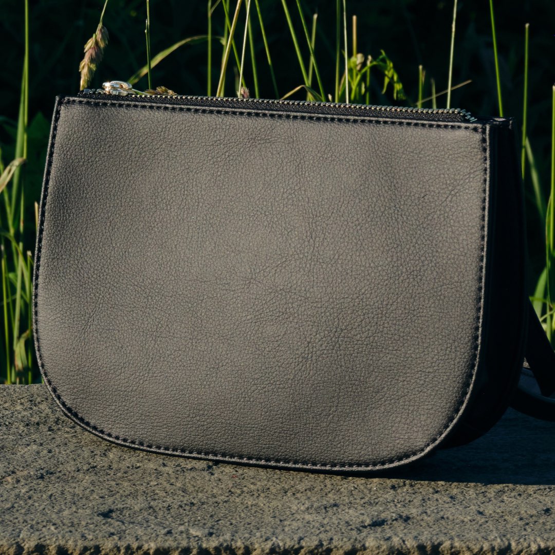 Material close up - Waverley 2 - Cactus Leather - Black / Gold / Lavender - Crossbody Bag - Lo & Sons