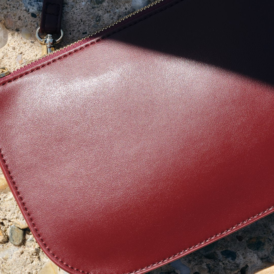 Material close up - Waverley 2 - Cactus Leather - Burgundy / Gold / Camel - Crossbody Bag - Lo & Sons