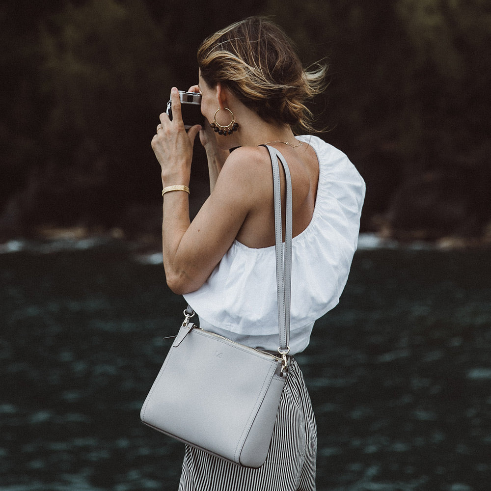 Worn shoulder bag style - The Pearl - Saffiano Leather - Light Grey / Gold / Grey - Crossbody - Lo & Sons